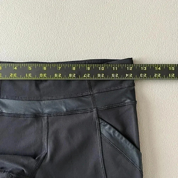 Lululemon Chase Me Crop II Black Faux Leather Trim Size 4 Mesh Workout Gym - Picture 11 of 12